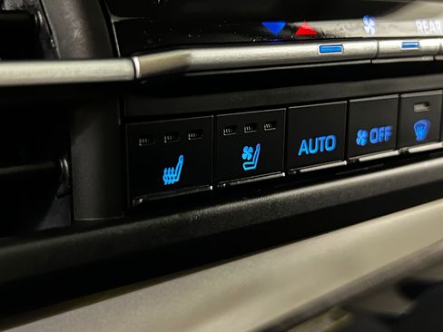 Certified 2023 Toyota Sienna Limited image 22