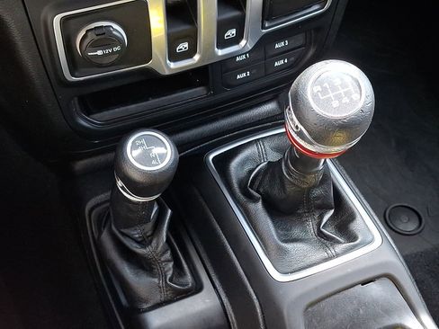 Used 2018 Jeep Wrangler Sport AWD/4WD image 15