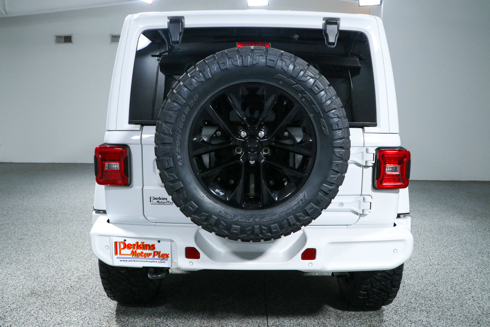 Used 2023 Jeep Wrangler Unlimited Sahara AWD/4WD image 9