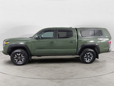 Used 2021 Toyota Tacoma TRD Off-Road image 2