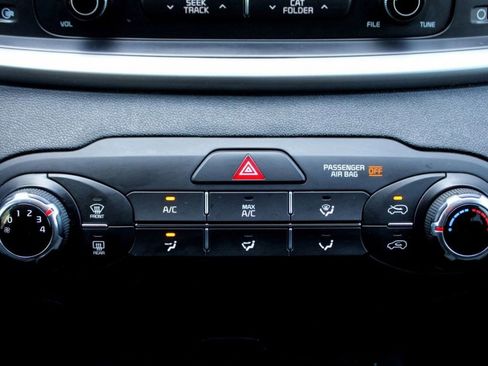 Used 2018 Kia Sorento FWD V6 image 23