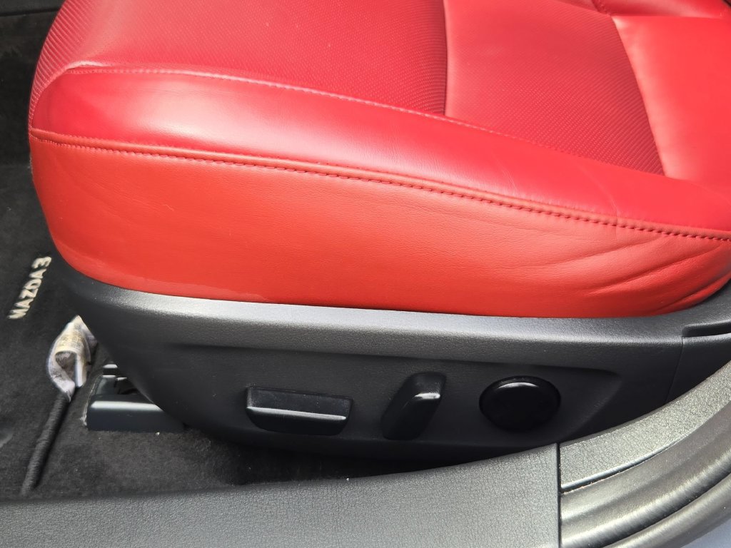 Used 2026 MAZDA MAZDA3 Carbon AWD/4WD image 14