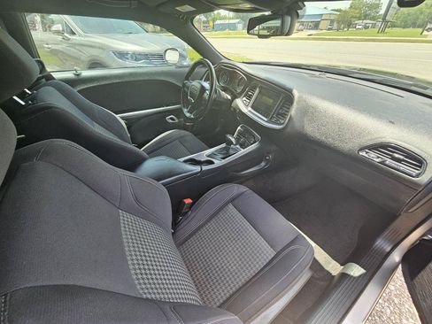 Used 2015 Dodge Challenger R/T w/ Quick Order Package 28B R/T RWD image 33