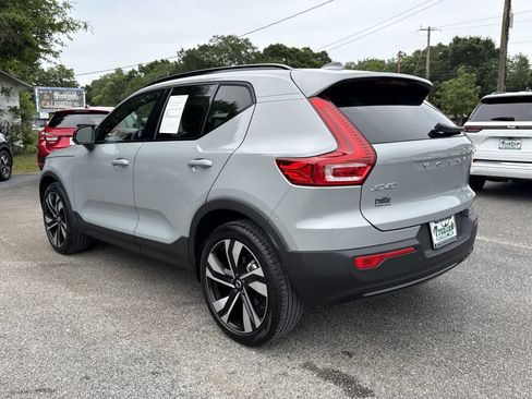 Used 2024 Volvo XC40 B5 Plus w/ Protection Package Premier AWD/4WD image 3