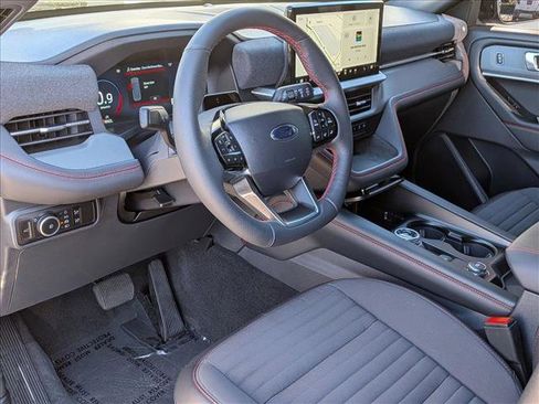 Used 2025 Ford Explorer ST-Line image 10