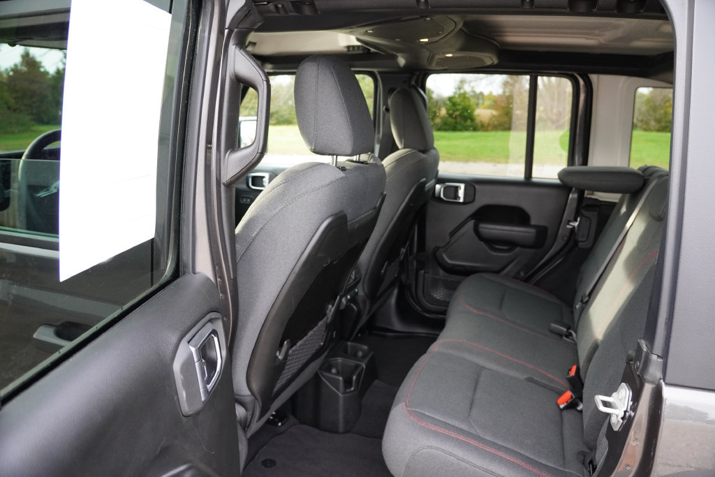 Used 2025 Jeep Wrangler Unlimited Rubicon w/ Convenience Group AWD/4WD image 16