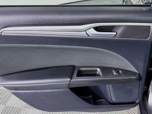 Used 2020 Ford Fusion SE FWD image 25