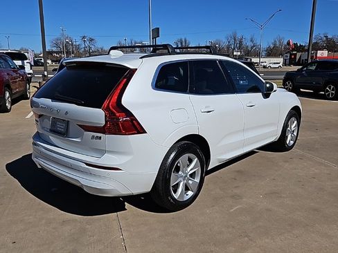 Used 2022 Volvo XC60 B5 Momentum image 5