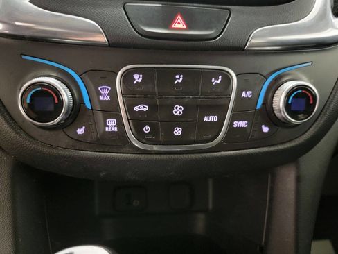 Used 2018 Chevrolet Equinox LT image 33