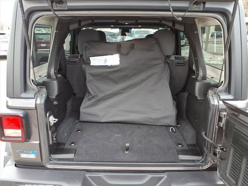 Used 2025 Jeep Wrangler Willys image 13