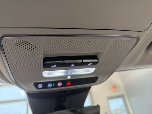 Used 2025 GMC Acadia Denali w/ Super Cruise Package image 23