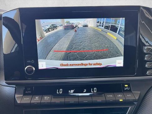 Used 2025 Toyota Camry SE image 13