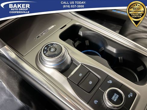 Used 2020 Ford Explorer Platinum w/ Premium Technology Package image 16