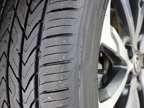 Used 2022 Toyota Corolla Cross XLE image 13