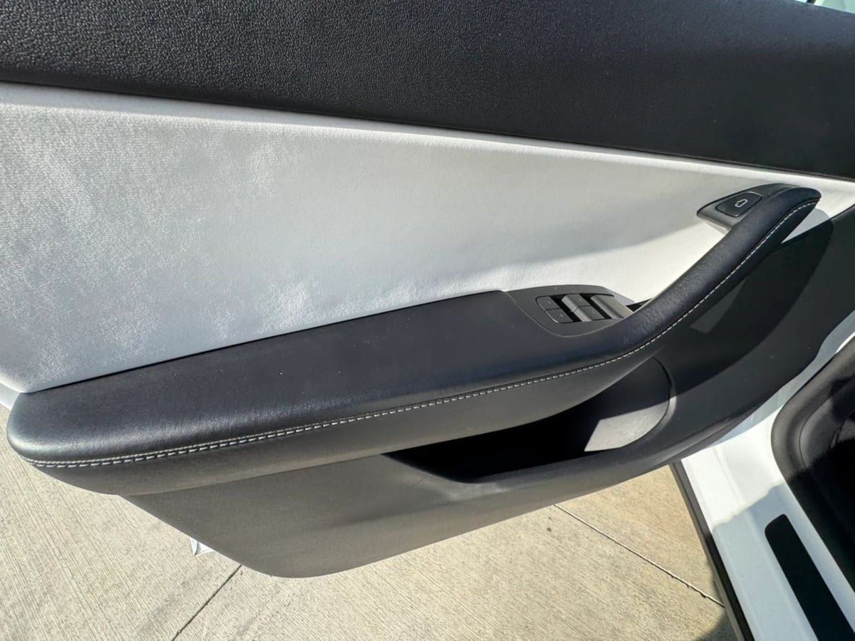 Used 2023 Tesla Model Y Performance AWD/4WD image 28