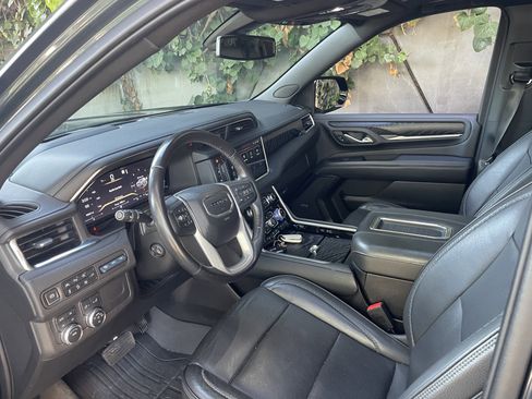 Used 2022 GMC Yukon XL Denali image 4
