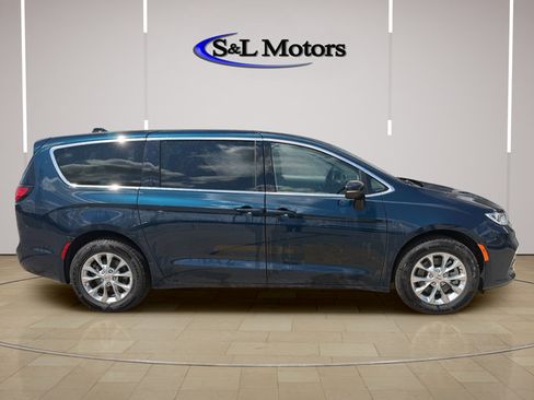 Certified 2023 Chrysler Pacifica Touring-L w/ Uconnect Theater Family Group AWD/4WD image 2