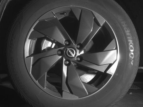 Used 2025 Nissan Rogue SV AWD/4WD image 12