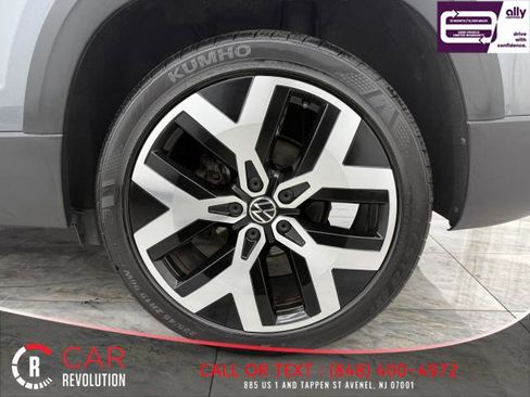 Used 2022 Volkswagen Taos SEL w/ Panoramic Sunroof Package image 11
