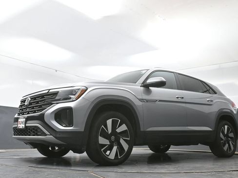 Used 2025 Volkswagen Atlas Cross Sport SE FWD image 53