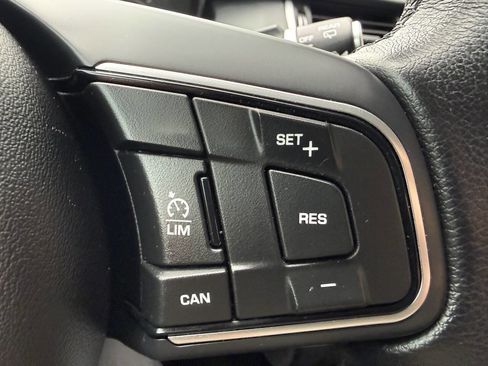 Used 2019 Jaguar E-PACE P250 AWD 4dr SUV image 21