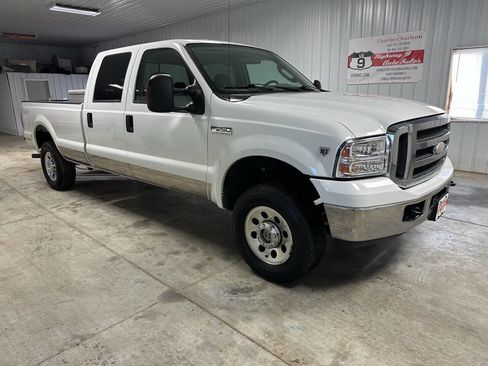 Used 2005 Ford F250 XLT image 2