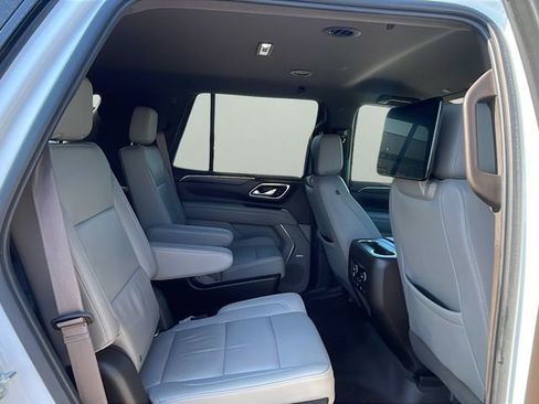 Used 2021 Chevrolet Tahoe Z71 w/ Z71 Off-Road Package image 16