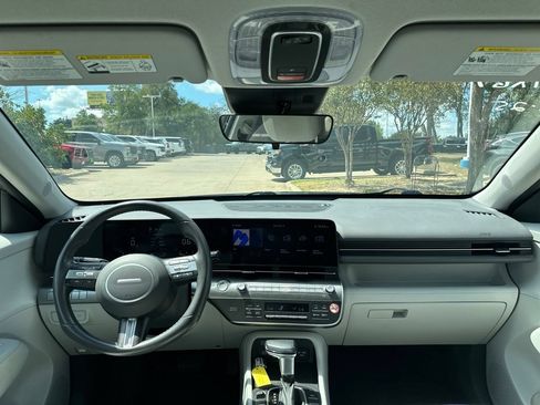 Used 2025 Hyundai Kona SEL FWD image 12