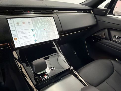 Used 2025 Land Rover Range Rover Sport SE image 28