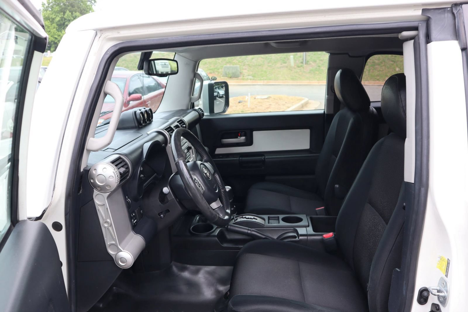 Used 2010 Toyota FJ Cruiser 4WD w/ Upgrade Pkg 2 image 9