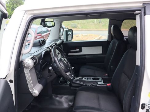 Used 2010 Toyota FJ Cruiser 4WD image 9