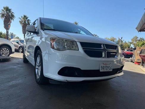 Used 2014 Dodge Grand Caravan SXT image 29
