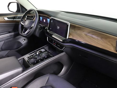 Used 2025 Volkswagen Atlas SE w/ Panoramic Sunroof Package AWD/4WD image 31