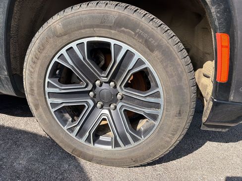 Used 2023 Jeep Wagoneer Series II w/ HD Trailer Tow Package image 4