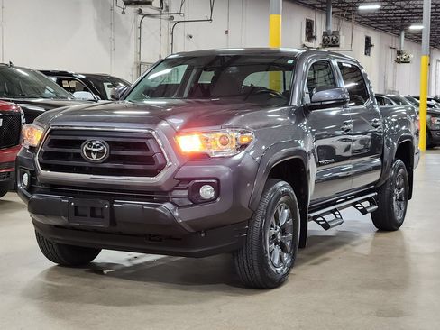 Used 2022 Toyota Tacoma SR5 RWD image 4