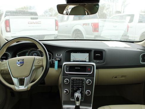 Used 2016 Volvo S60 T5 Premier image 16