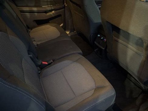 Used 2018 Ford Explorer XLT image 35