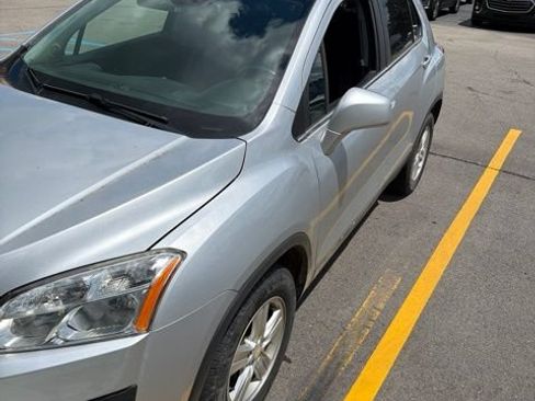 Used 2016 Chevrolet Trax LT w/ LT Convenience Package FWD image 3