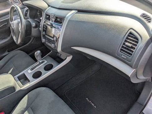 Used 2015 Nissan Altima 2.5 SV w/ Convenience Package image 20