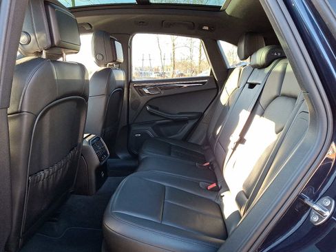 Used 2022 Porsche Macan image 10
