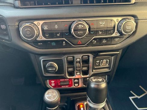 Used 2024 Jeep Wrangler Unlimited Rubicon 4xe AWD/4WD image 13
