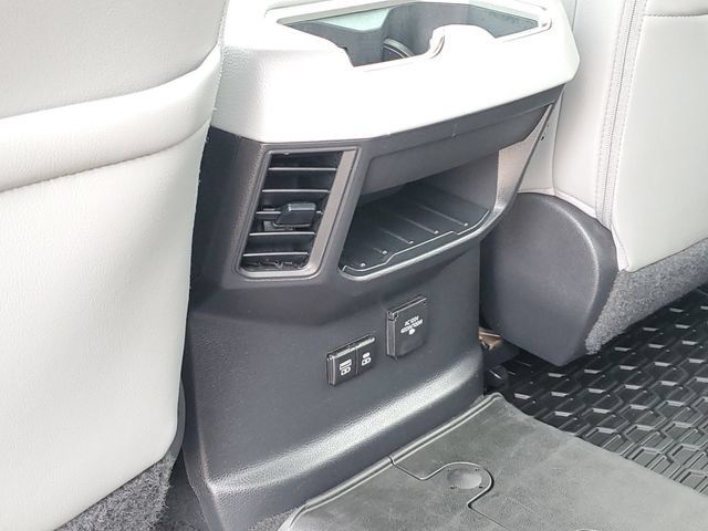 Used 2022 Toyota Tundra Limited AWD/4WD image 28