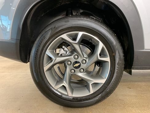 Used 2025 Chevrolet Trax LT image 37