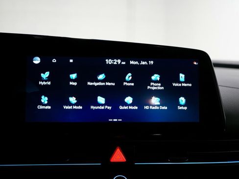 Used 2025 Hyundai Elantra SEL image 17