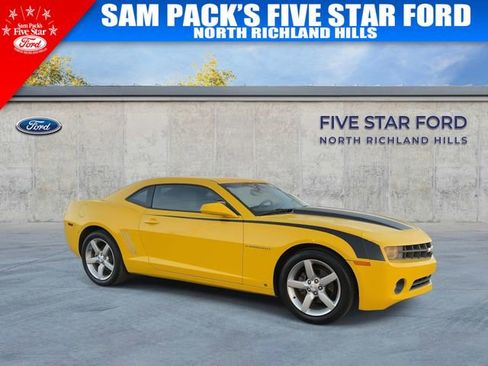 Used 2010 Chevrolet Camaro LT image 2