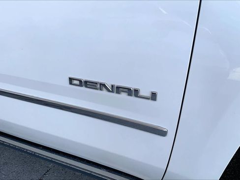 Used 2019 GMC Yukon XL Denali w/ Denali Ultimate Package RWD image 10