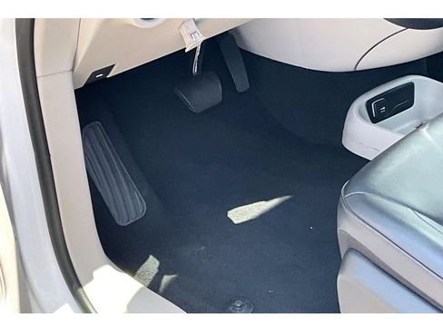 Used 2024 Chrysler Pacifica Touring-L FWD image 29