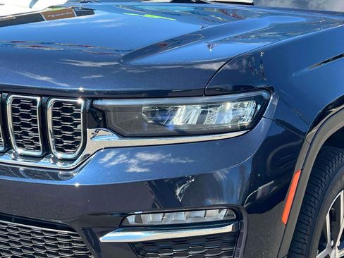 Used 2024 Jeep Grand Cherokee Limited image 7