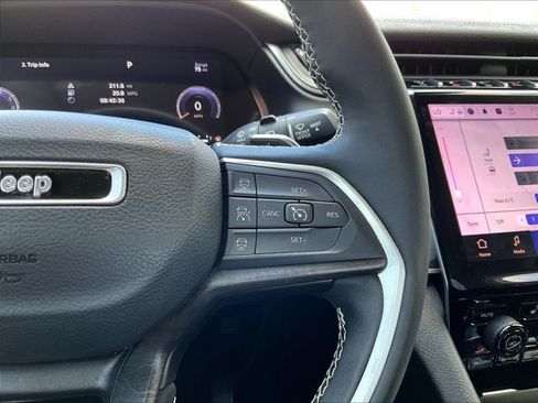 Used 2023 Jeep Grand Cherokee Limited RWD image 21