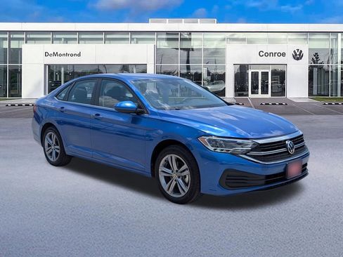 Used 2024 Volkswagen Jetta SE FWD image 3